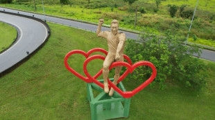 Las noticias sobre la salud de Pel&eacute; atraen a curiosos a su ciudad natal