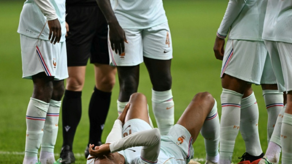  Mbapp&eacute; sofre les&atilde;o no joelho e deixar&aacute; concentra&ccedil;&atilde;o da Fran&ccedil;a 