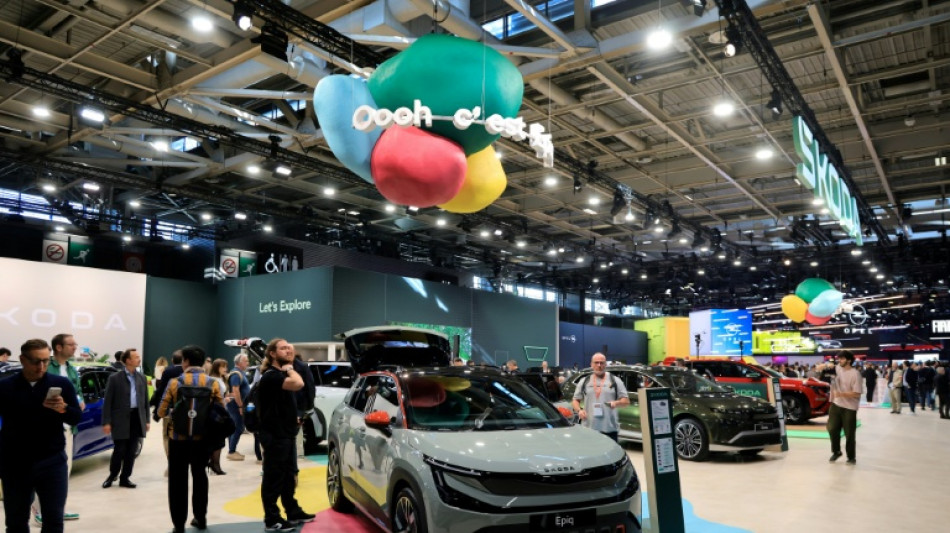  Mondial de l'auto : Macron cherche &agrave; rassurer les constructeurs europ&eacute;ens face &agrave; la concurrence chinoise 