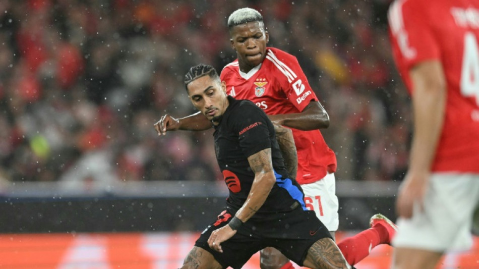 Bar&ccedil;a vence Benfica de virada (5-4) com 2 gols de Raphinha em jogo &eacute;pico na Champions