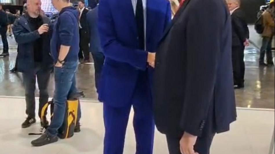  Elkann al Salone dell'Auto di Parigi, tappa allo stand di Byd 