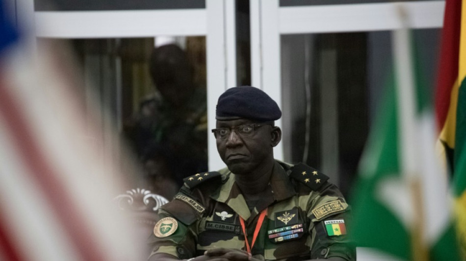 Cedeao est&aacute; 'pronta' para intervir no N&iacute;ger, mas n&atilde;o descarta miss&atilde;o diplom&aacute;tica