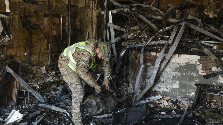 Media, pi&ugrave; raid con droni in centro a Kiev, colpito anche il ministero della Scienza