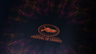 Almodóvar apresenta curta-metragem gay e western em Cannes
