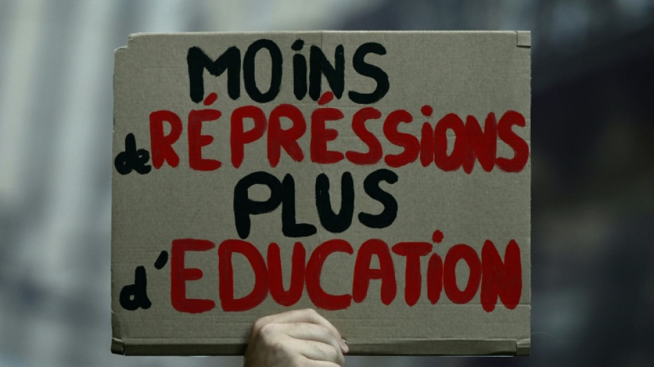  Les lyc&eacute;ens se pr&eacute;parent &agrave; manifester pour un "acte III" sous tr&egrave;s haute surveillance 