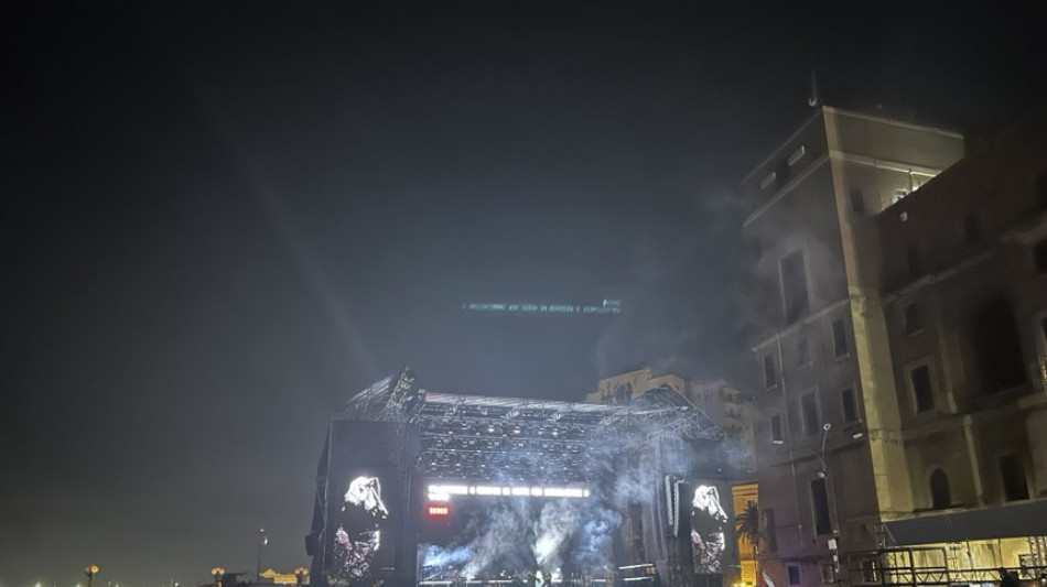 Massive Attack al Medimex, musica, visioni e messaggi politici