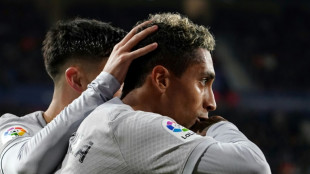 Raphinha rescata al Barcelona y Piqu&eacute; se despide expulsado