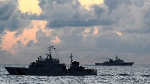 Navios da China e Filipinas evitam acidente por pouco