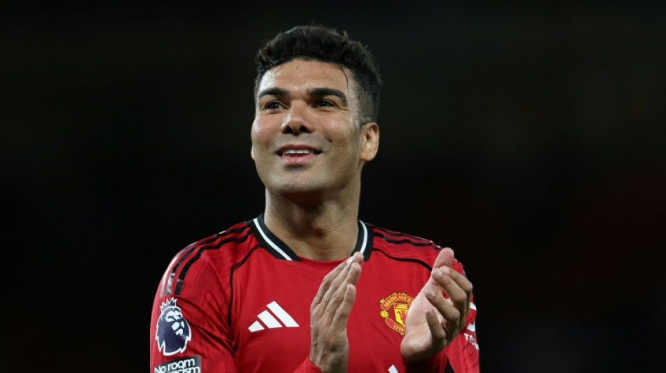  Casemiro acha "dif&iacute;cil" United renovar seu contrato, apesar dos apelos da torcida 