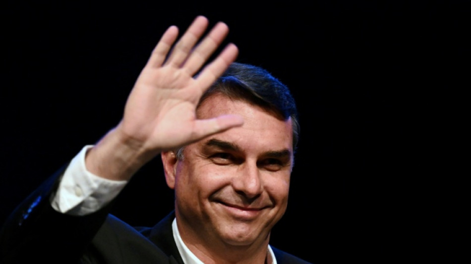  Flavio Bolsonaro on way to Ecuador from Argentina after fleeing Brazil 