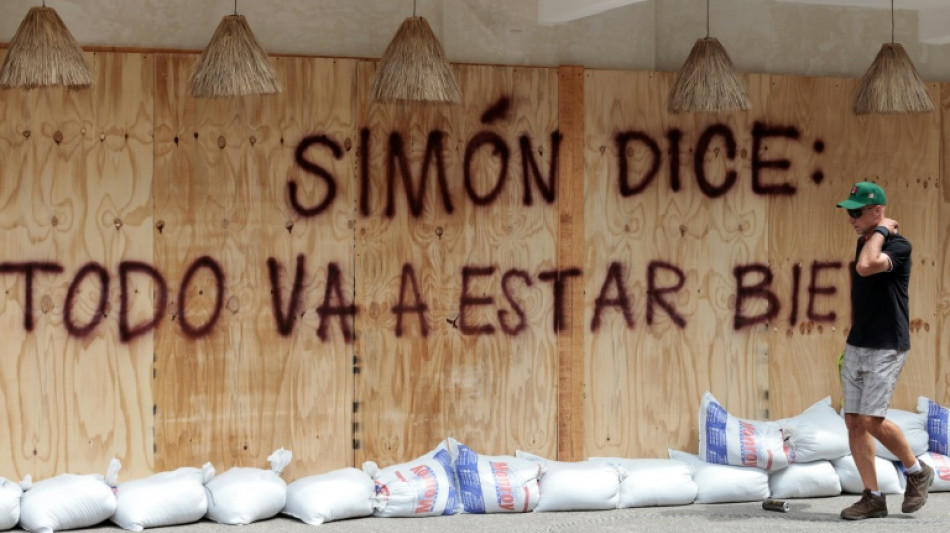  Au Mexique, le spectre du cyclone Simon s'&eacute;loigne 
