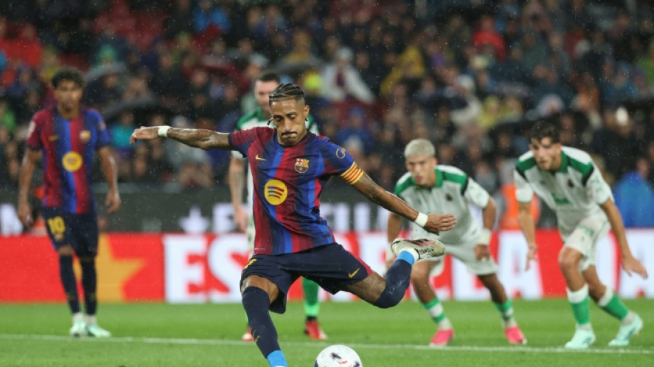  Com hat-trick de Raphinha, Barcelona atropela Racing no Espanhol; Atl&eacute;tico goleia Osasuna 