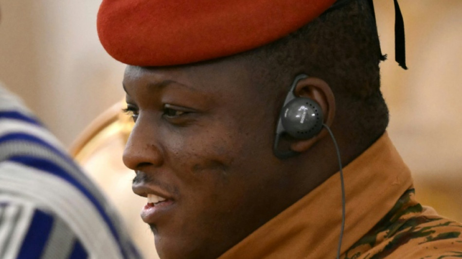  Los burkineses deben "olvidarse" de la democracia, advierte el jefe de la junta 