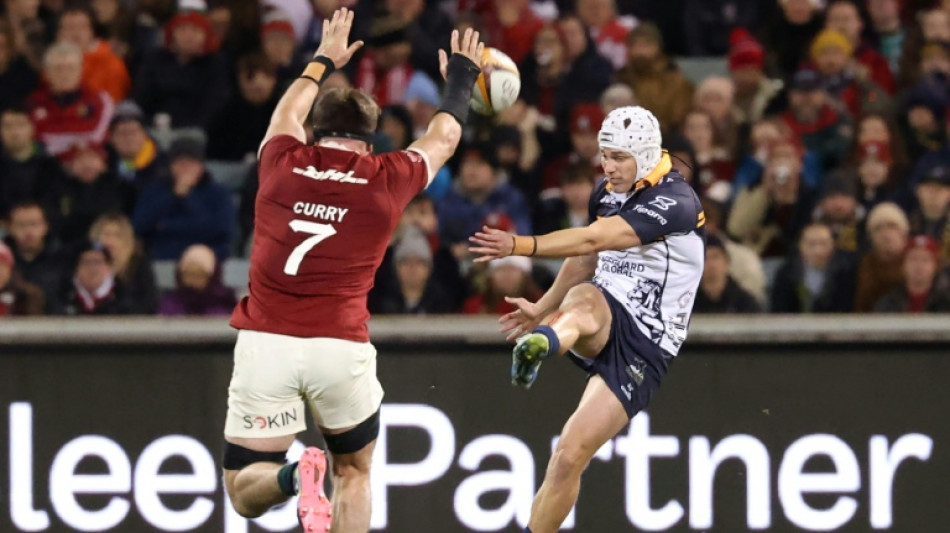  Fly-half Meredith to make Australia debut against France 