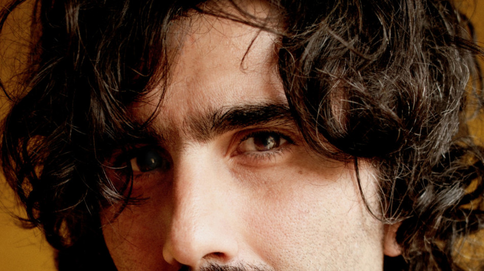 Una Lunghissima Ombra, progetto audiovisivo di Laszlo De Simone