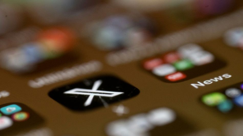 X volta a funcionar no pa&iacute;s ap&oacute;s 40 dias de suspens&atilde;o