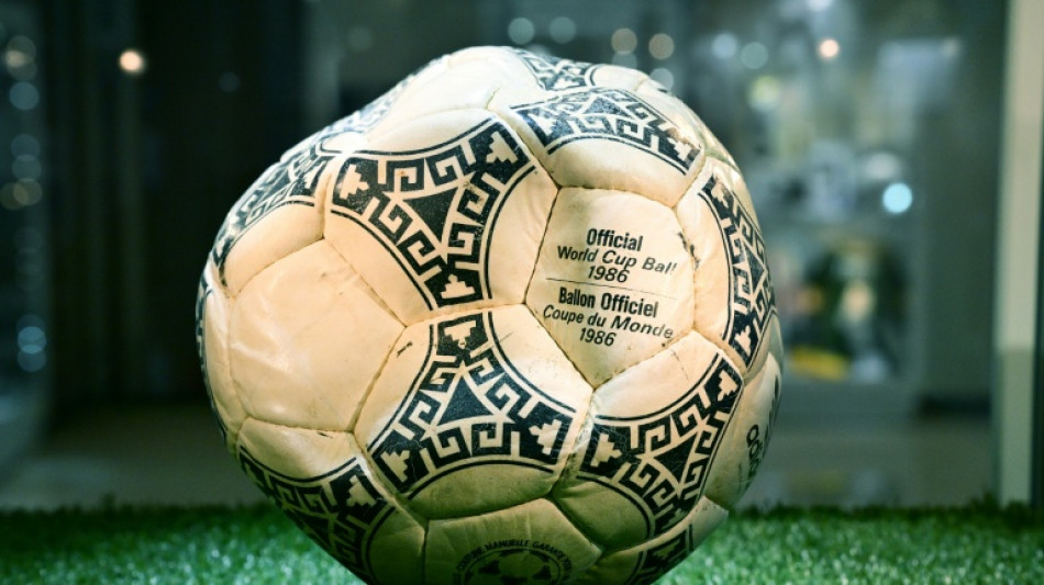  El bal&oacute;n de la Mano de Dios de Maradona se subastar&aacute; en EEUU 