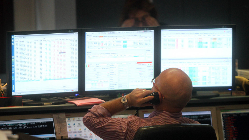  Lo spread Btp-Bund chiude stabile a quota 86, rendimenti in calo 