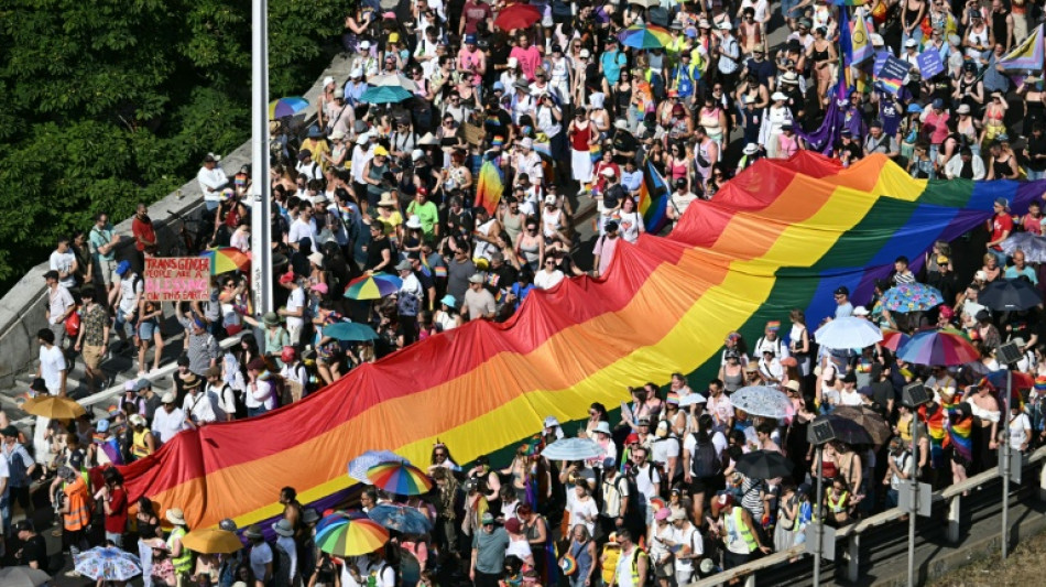  Ungarisches Parlament beschlie&szlig;t &Auml;nderung von umstrittenem LGBTQ-Gesetz 