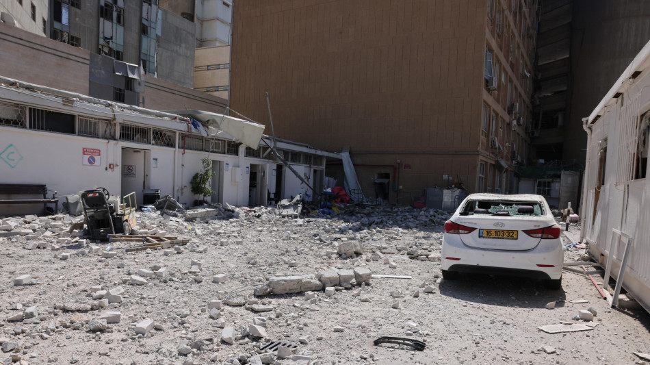 Missile iraniano sul sud di Israele, feriti e danni a Beer Sheva