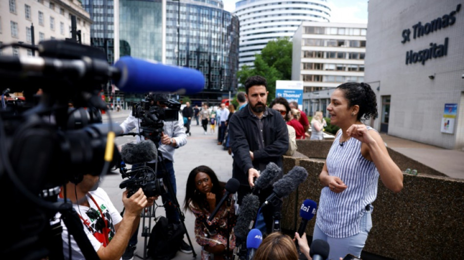 La madre de un opositor egipcio-brit&aacute;nico "est&aacute; muriendo" por una huelga de hambre, seg&uacute;n su familia