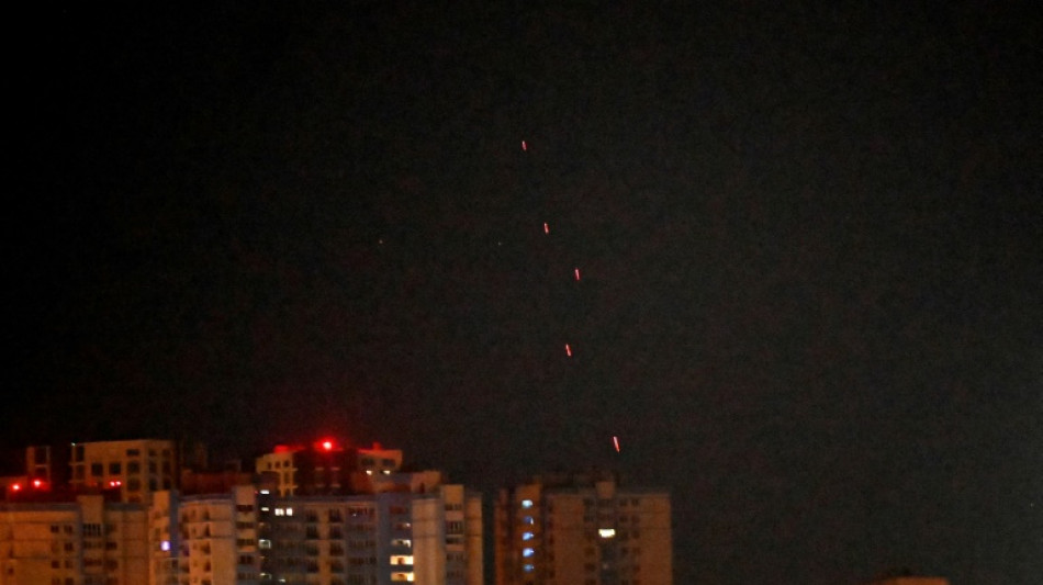 Ukraine: 14 morts, dont des enfants, dans des frappes russes sur Kiev