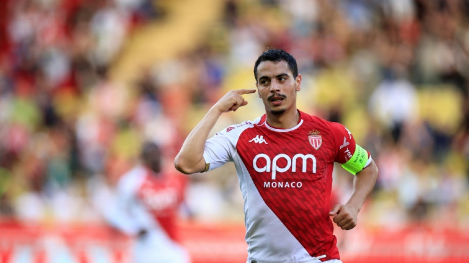 Condenado por agress&atilde;o sexual, Ben Yedder assina com clube do Ir&atilde;