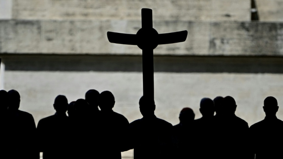  Paderborner Erzbischof Bentz bittet nach Missbrauchsstudie um Verzeihung 