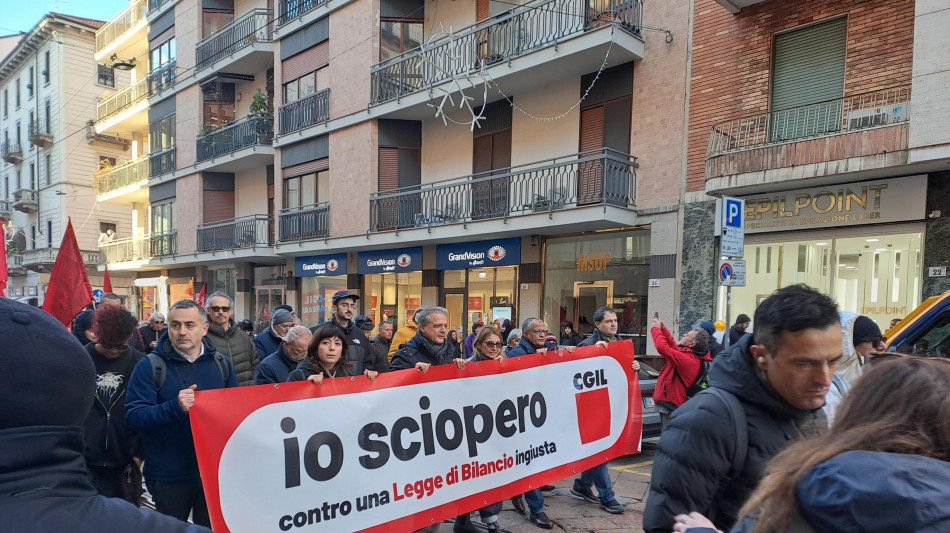 Sciopero Cgil, per organizzatori 15mila in piazza a Milano