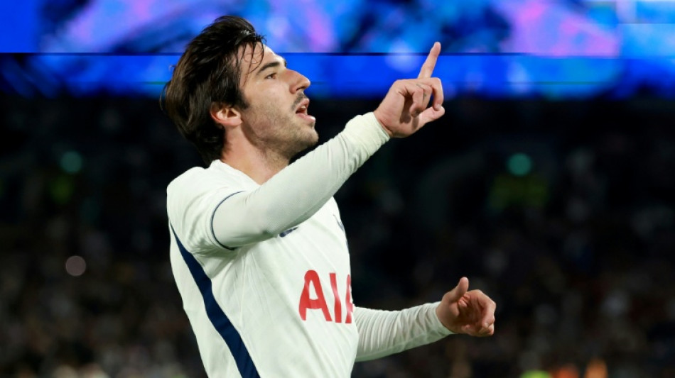  Ten-man Tottenham beat Chelsea 2-1 in Sydney 