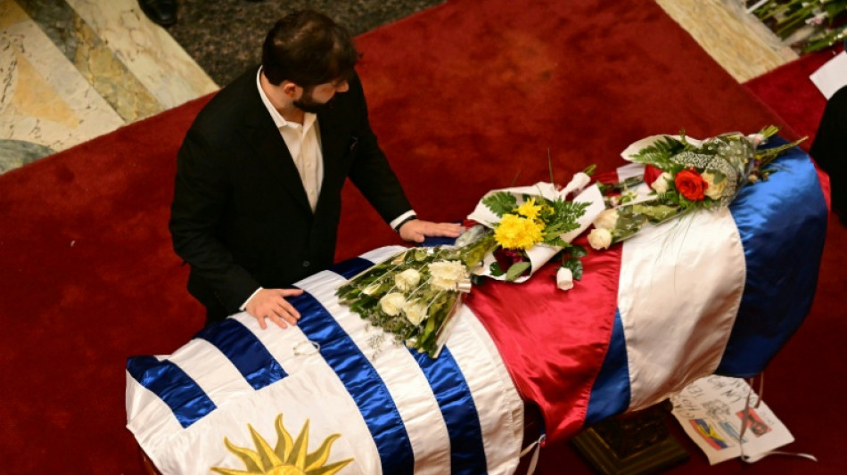 Lula y Boric se suman a miles de uruguayos en el último adiós a Mujica