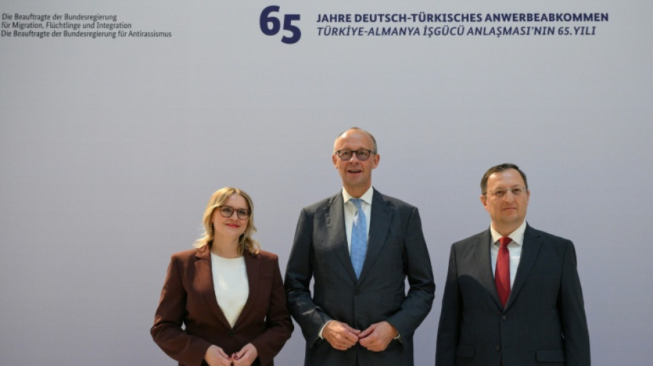  Merz: T&uuml;rkische Gastarbeiter haben industrielle Substanz Deutschlands mitaufgebaut 