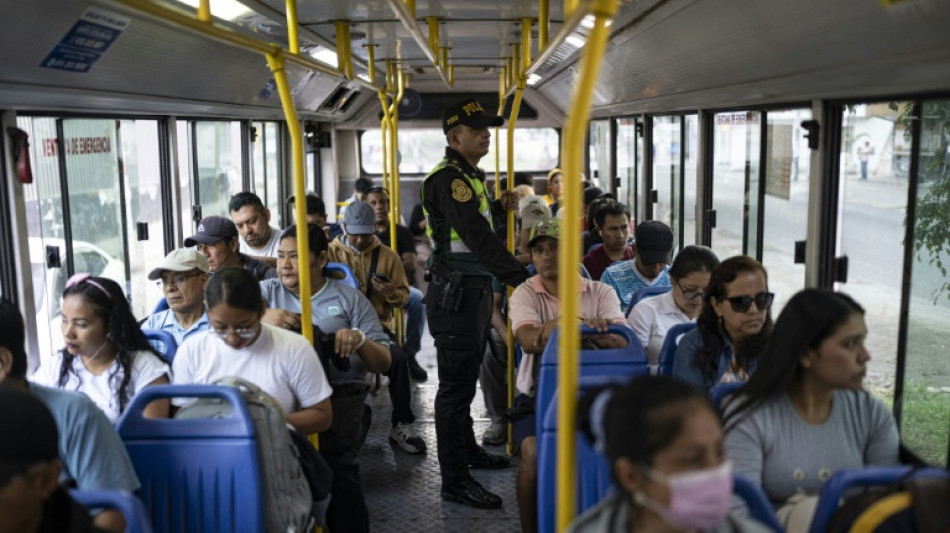  A Lima, les chauffeurs de bus sous la menace &agrave; la veille de la pr&eacute;sidentielle 