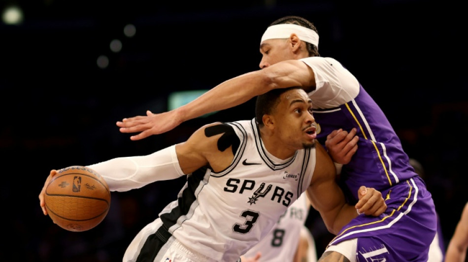  Coupe NBA: les Spurs dominent les Lakers pour voir Las Vegas 