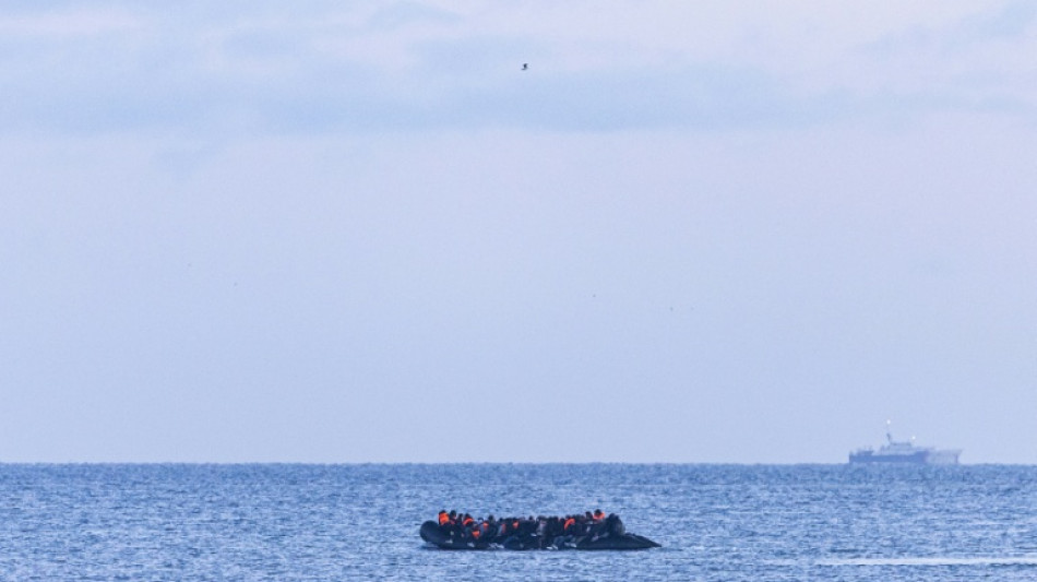  UK, France agree three-year deal to stop migrant crossings 