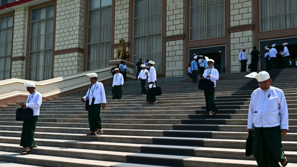  El Parlamento de Birmania celebra su primera sesi&oacute;n posterior al golpe de 2021 