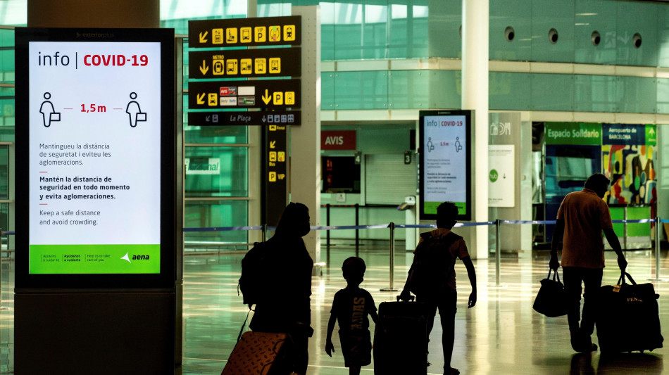 Lasciano figlio di 10 anni all'aeroporto per non perdere il volo