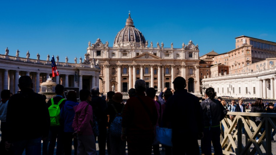 En l'absence du pape, le Vatican plong&eacute; dans une "zone grise" qui dure