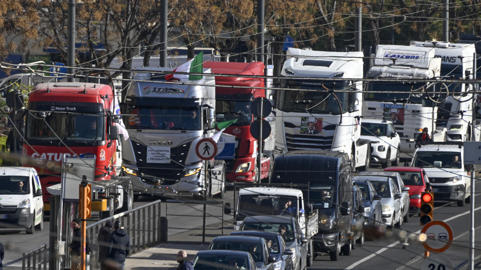  Innalzato a 70 anni il limite di et&agrave; per guidare camion e autobus 