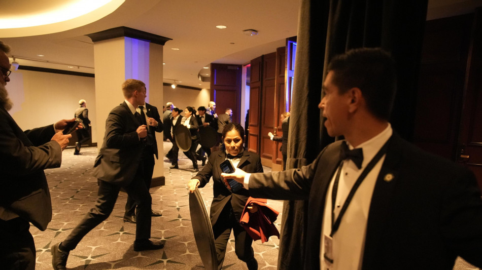  Alla cena dei corrispondenti anche Erika Kirk in lacrime 