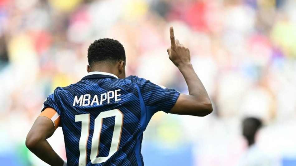  Kylian Mbapp&eacute; troca Nike pela marca su&iacute;&ccedil;a On 
