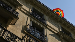 "C'est de la survie": dans Paris &eacute;cras&eacute;e par la canicule, une &eacute;prouvante qu&ecirc;te de fra&icirc;cheur