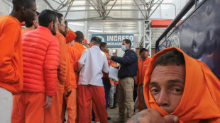 Equador deporta mais de 800 presos colombianos em meio a protestos de Bogot&aacute;