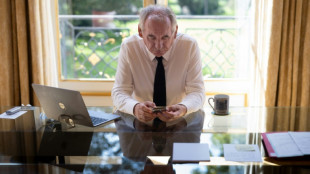 Primeiro-ministro faz alerta sobre 'emergência vital' da França pela dívida