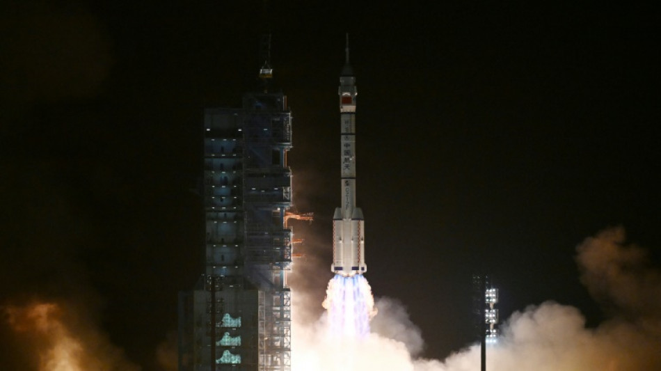 China lança missão espacial Shenzhou-18