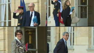 Flamb&eacute;e des prix &agrave; la pompe: le gouvernement temporise malgr&eacute; la pression 