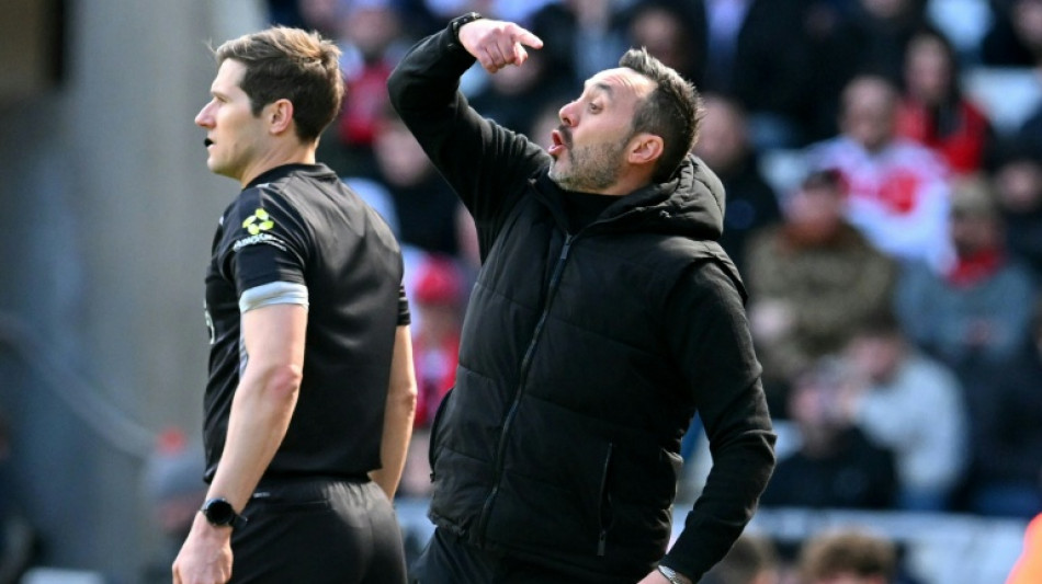  De Zerbi suffers debut defeat as Spurs crisis deepens, City rampant 