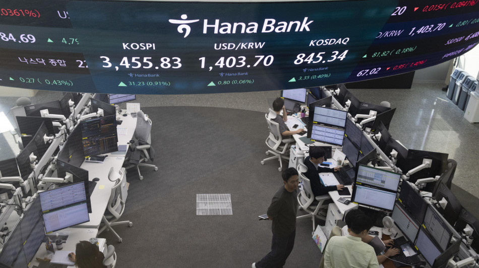 Borsa: l'Asia in calo, timori per nuove tensioni commerciali