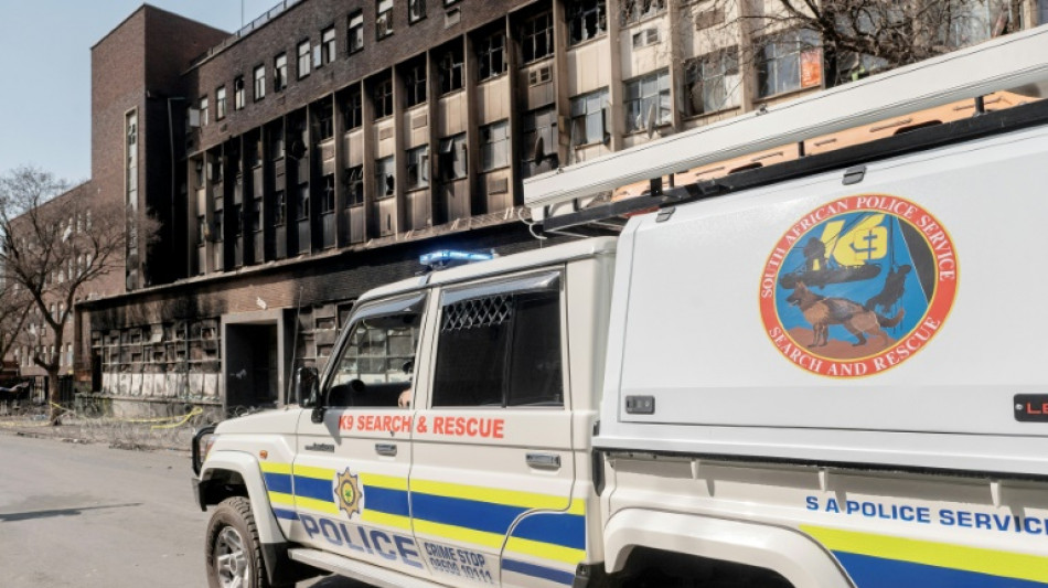 Balance del tr&aacute;gico incendio de Johannesburgo sube a 76 muertos