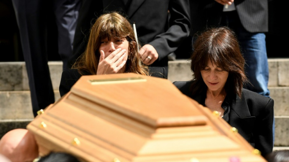 Viele Prominente und Fans nehmen Abschied von Jane Birkin in Paris